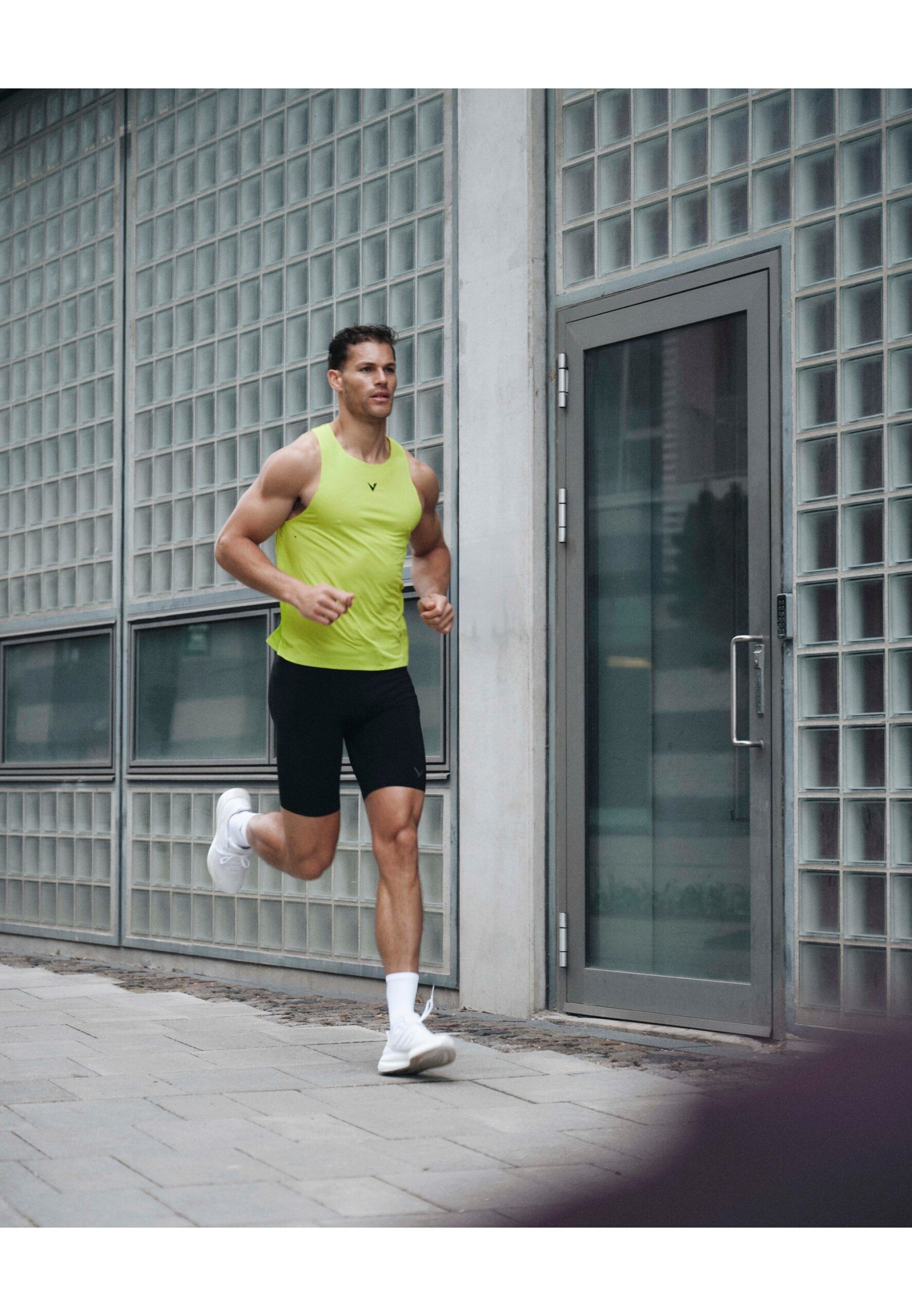 VIRTUS Ayaan M Sleeveless Tee